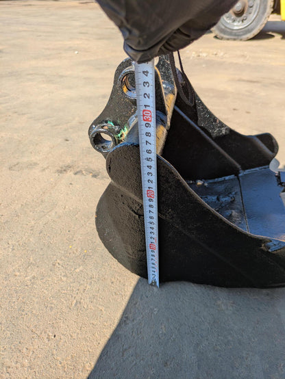 バケット　油圧ショベルバケツ　 アーム幅：100mm　ピン径：25mm （中古）