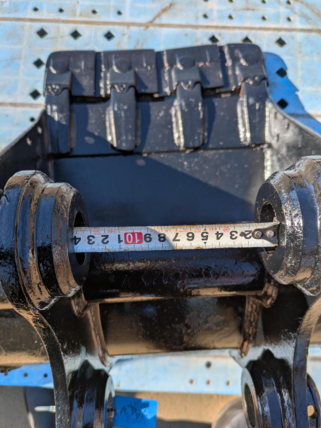 バケット　油圧ショベルバケット バケツ　アーム幅：140mm 　ピン径: 40mm （中古）