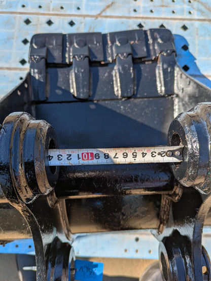 バケット　油圧ショベルバケット バケツ　アーム幅：140mm 　ピン径: 40mm （中古）