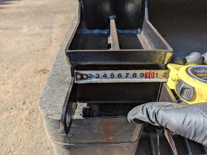 バケット　フォークリフト用　トヨタ　7FBE15で使用　ピン径：20mm　差込口の高さ：55mm　（中古）