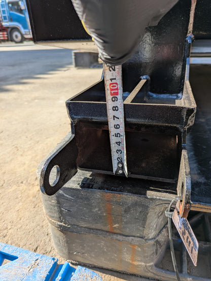 バケット　フォークリフト用　トヨタ　7FBE15で使用　ピン径：20mm　差込口の高さ：55mm　（中古）