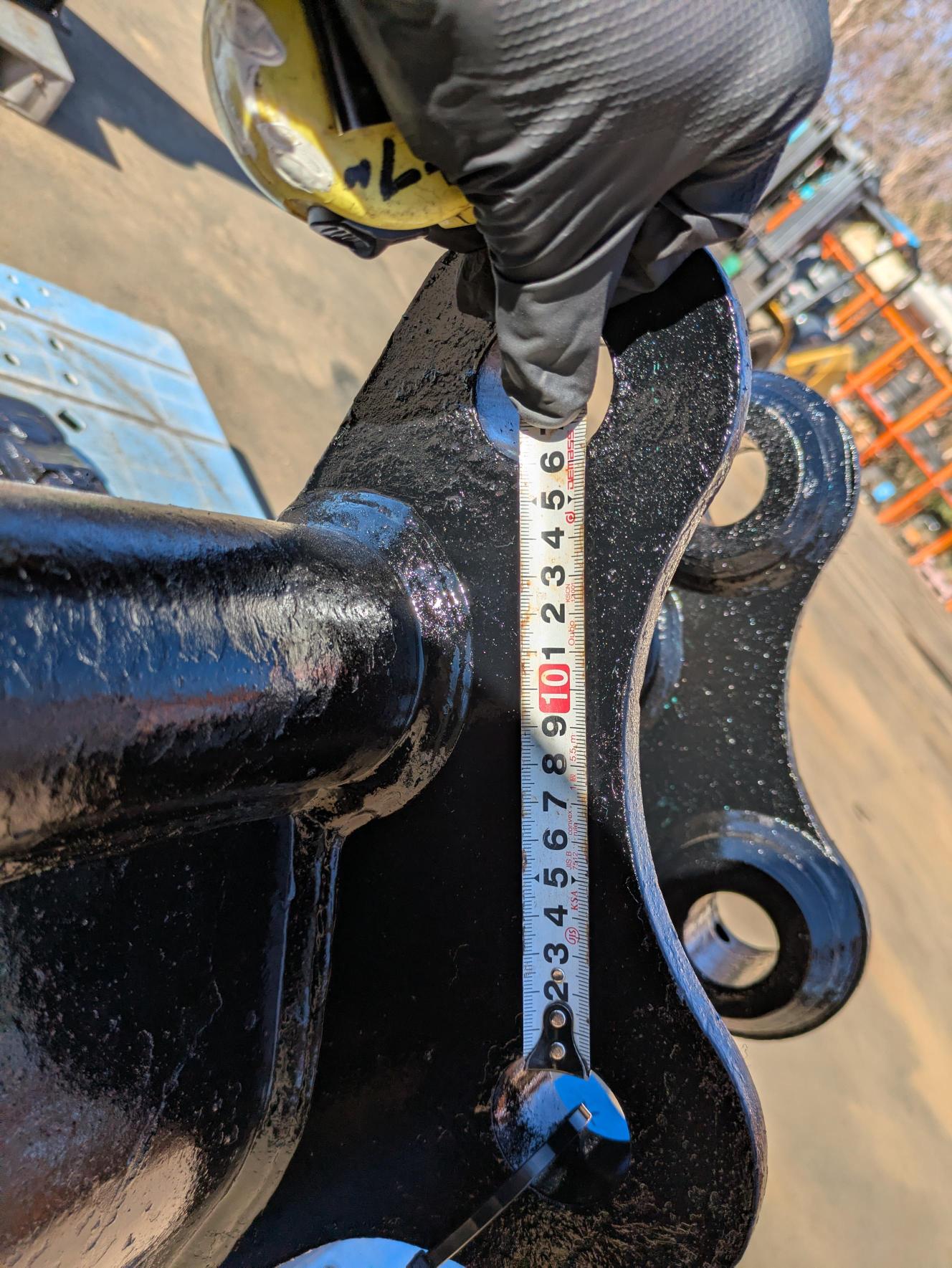 バケット　油圧ショベルバケット バケツ　アーム幅：140mm 　ピン径: 40mm （中古）