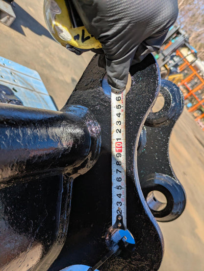 バケット　油圧ショベルバケット バケツ　アーム幅：140mm 　ピン径: 40mm （中古）