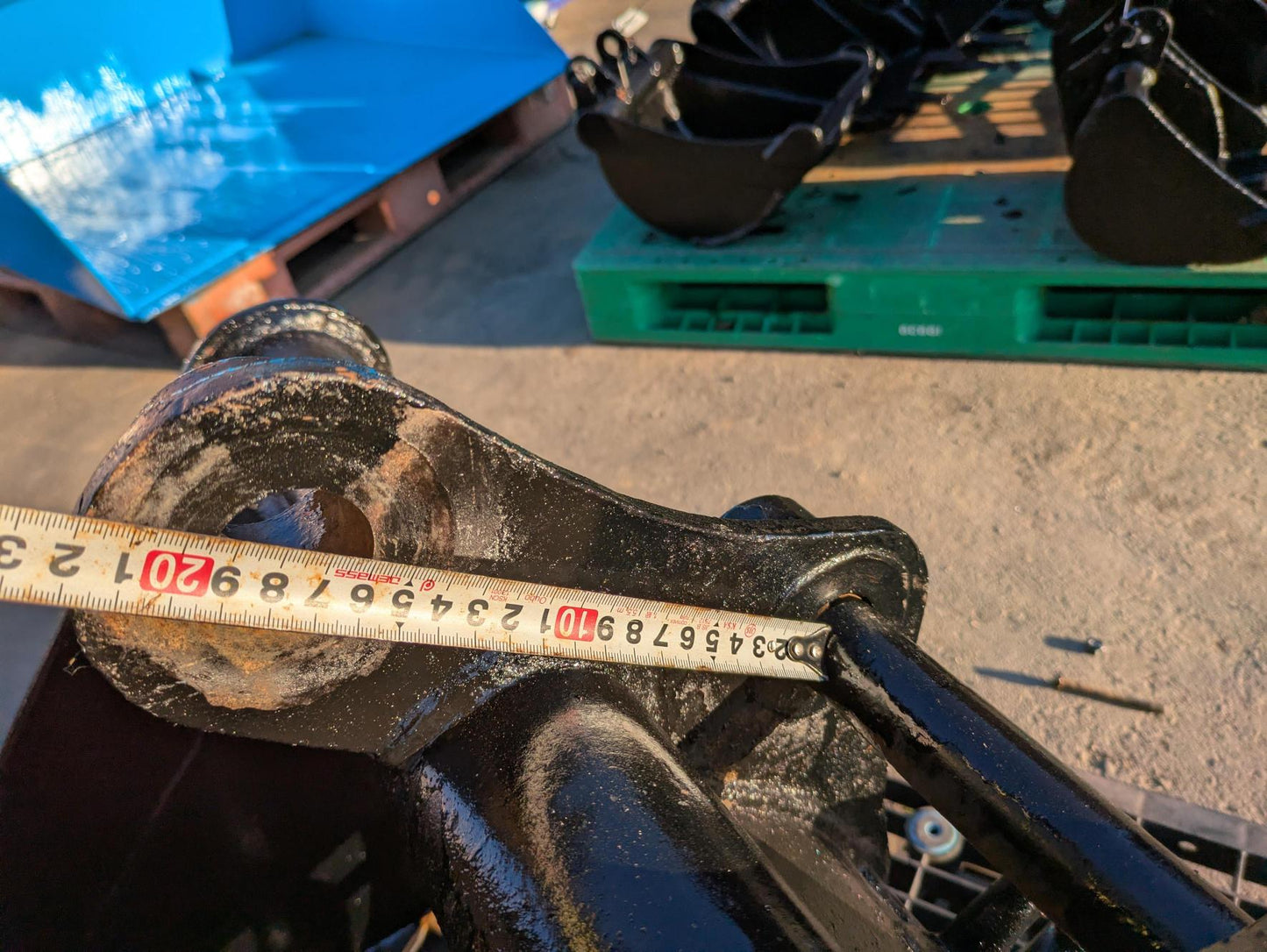 バケット　バケツ　スケルトンバケット　アーム幅：140mm　ピン径：35.8mm　コマツPC30で使用（中古）