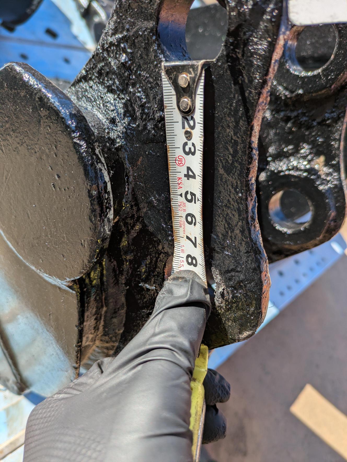 バケット　油圧ショベルバケツ　アーム幅：105mm　ピン径：29.5mm（中古）