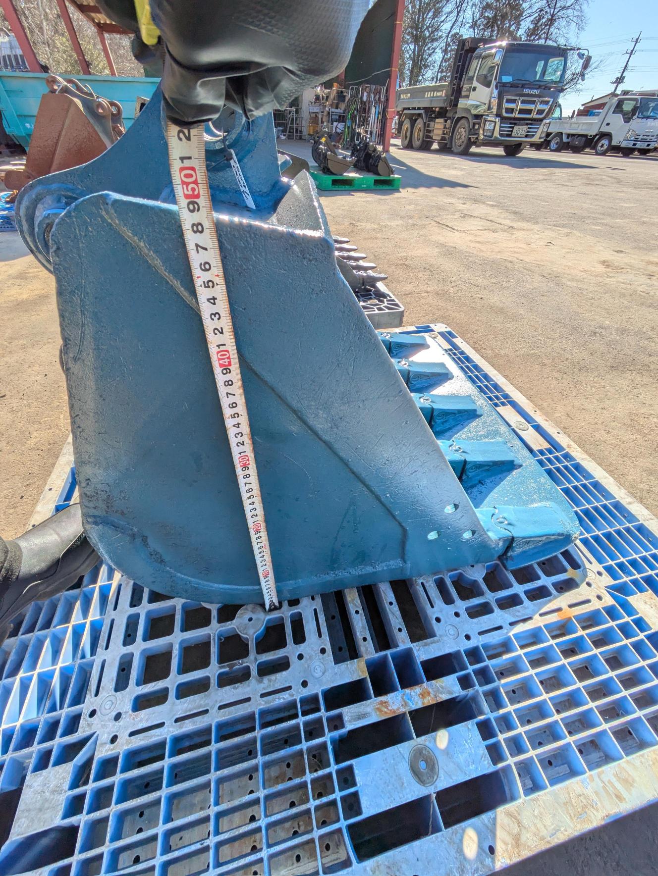 バケット　油圧ショベルバケット　アーム幅：140mm　ピン径：40mm （中古）