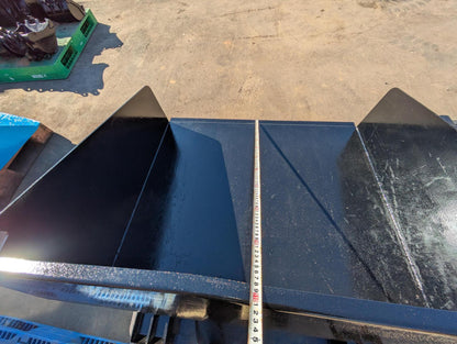 バケット　フォークリフト用　トヨタ　7FBE15で使用　ピン径：20mm　差込口の高さ：55mm　（中古）