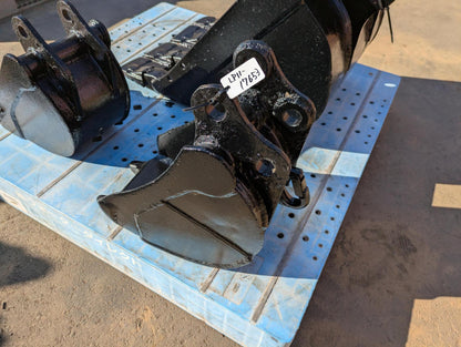 バケット　油圧ショベルバケツ　アーム幅：105mm　ピン径：29.5mm（中古）