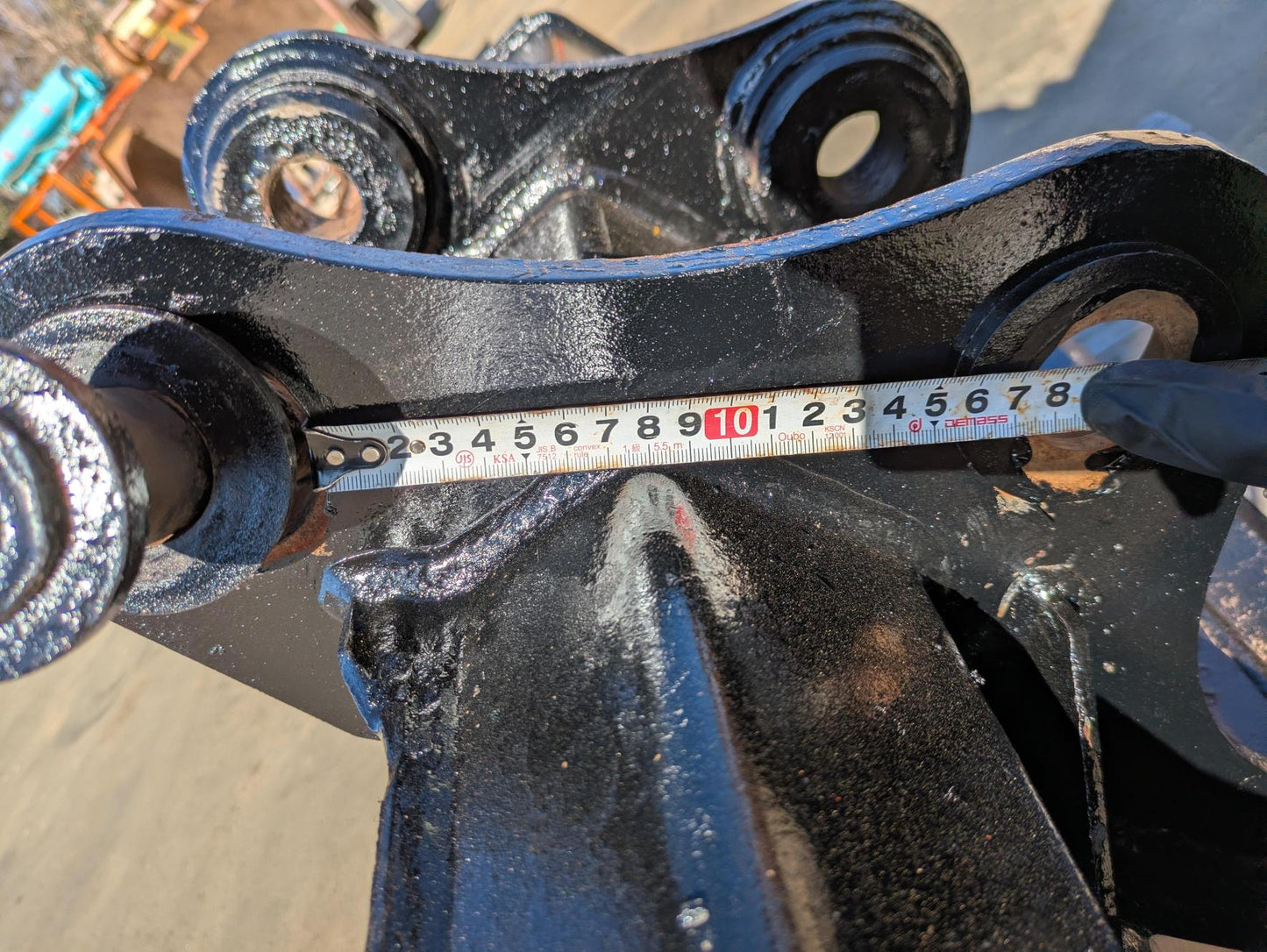 バケット　油圧ショベル　コマツ　PC30UU-5　3トン　ブッシュ付き　アーム幅：140mm、ピン径：35mm（中古）