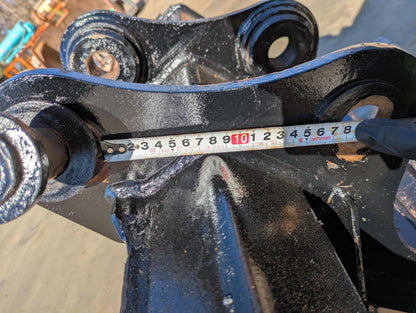 バケット　油圧ショベル　コマツ　PC30UU-5　3トン　ブッシュ付き　アーム幅：140mm、ピン径：35mm（中古）