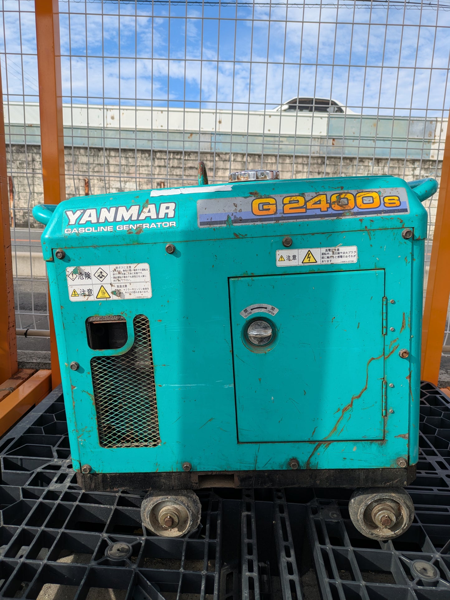 発電機　ヤンマー　G2400Sー6E　ガソリン 2.4kVA 100V （中古）