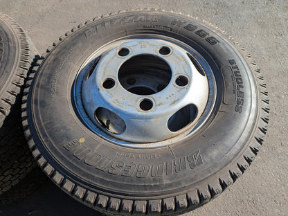 タイヤ　スタッドレスタイヤ　チューブレス　4本　BRIDGESTONE　195/85R15  113/111L  W965（中古）
