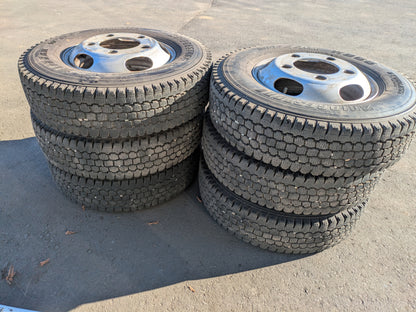 タイヤ　スタッドレスタイヤ　チューブレス　4本　BRIDGESTONE　195/85R15  113/111L  W965（中古）