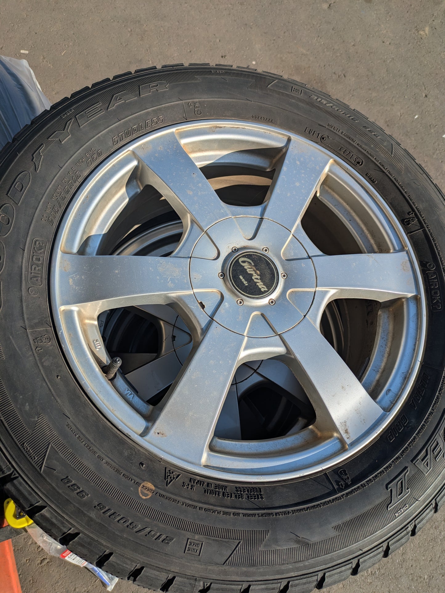 タイヤ　スタッドレス　4本　グッドイヤー　ICE NAVI ZEA II　215/60R16  95Q（中古）