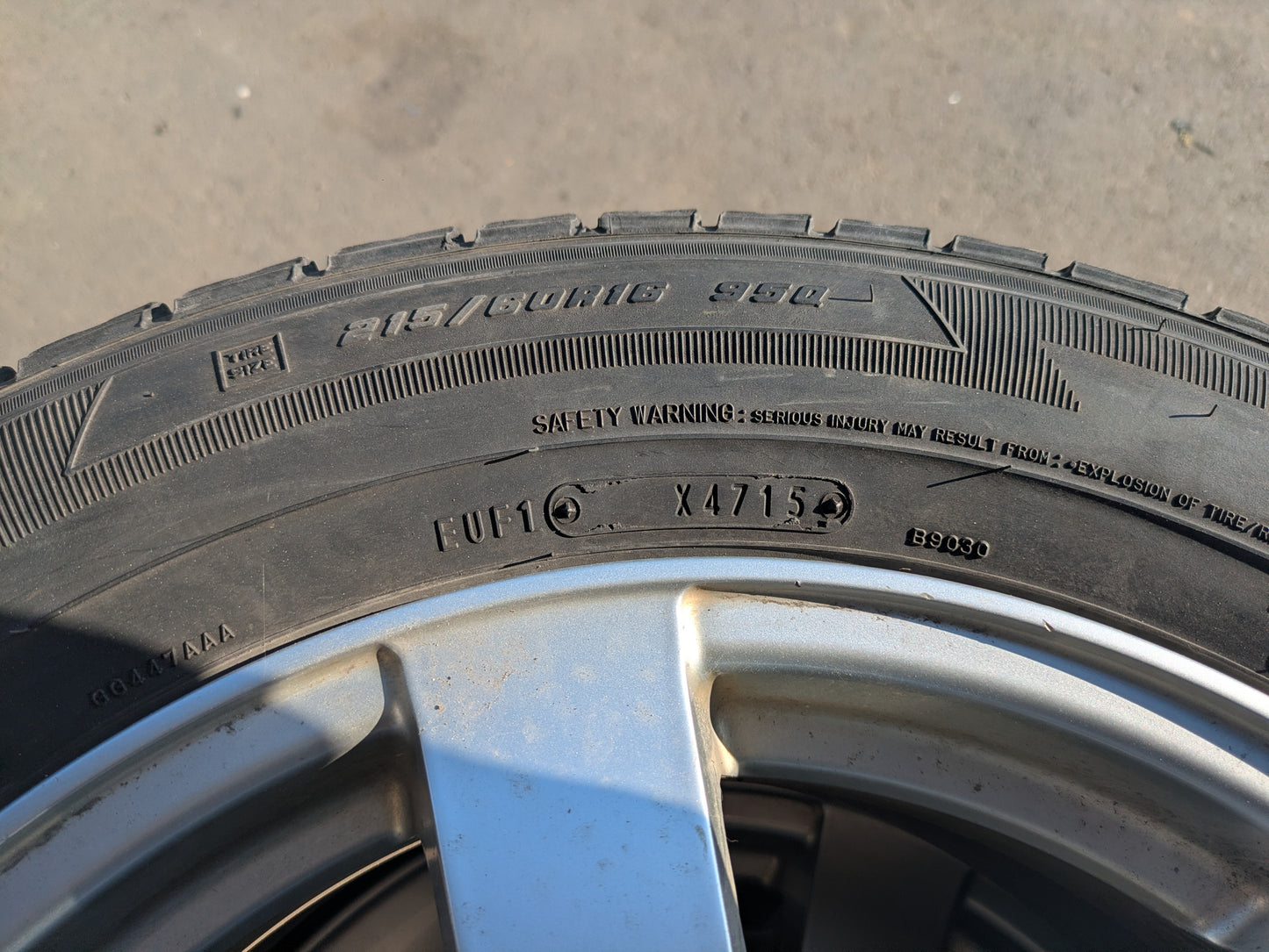 タイヤ　スタッドレス　4本　グッドイヤー　ICE NAVI ZEA II　215/60R16  95Q（中古）