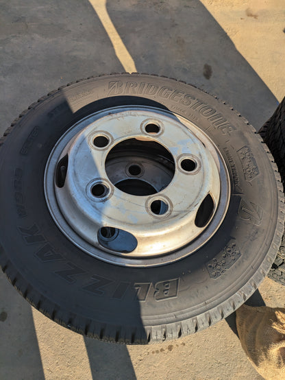 タイヤ　2023年　スタッドレスタイヤ　6本　BRIDGESTONE　195/75R15 109/107N LT　W989（中古）