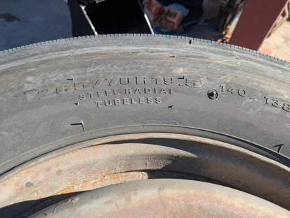 タイヤ　チューブレスタイヤ　6本　DUNLOP DECTES SP122　265/70R19:5　（中古）