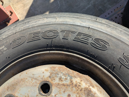 タイヤ　チューブレスタイヤ　6本　DUNLOP DECTES SP122　265/70R19:5　（中古）