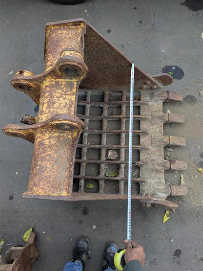 バケット　スケルトン　 ■アーム幅: 200mm 　■ピン径: 50.3mm　（中古）