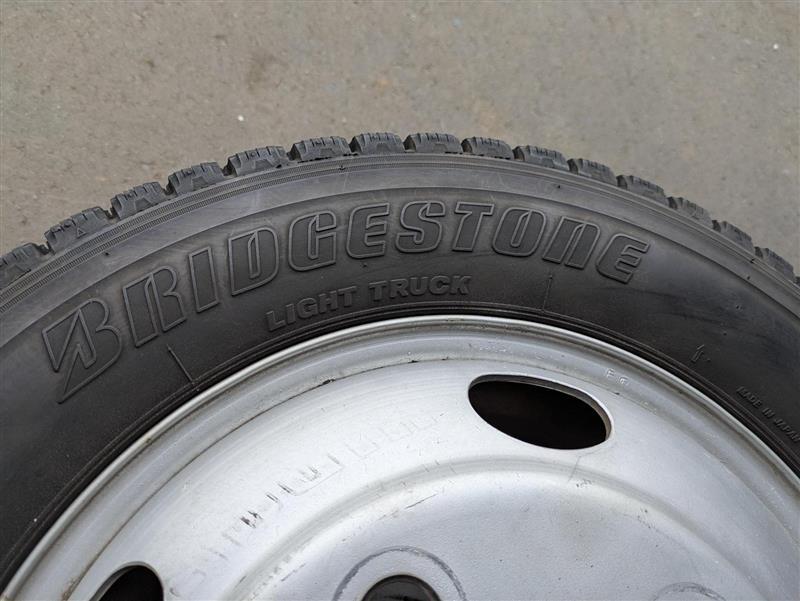 タイヤ　スタッドレスタイヤ　4本　BRIDGESTONE　205/65R16　W965（中古）