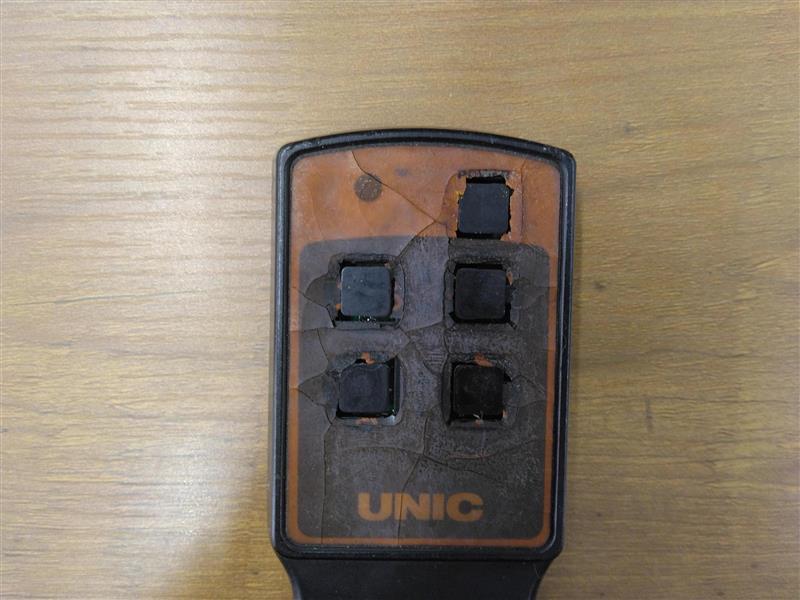 ラジコン　古河ユニック　送信機 　【通電確認済】ウインチ用リモコン（中古）