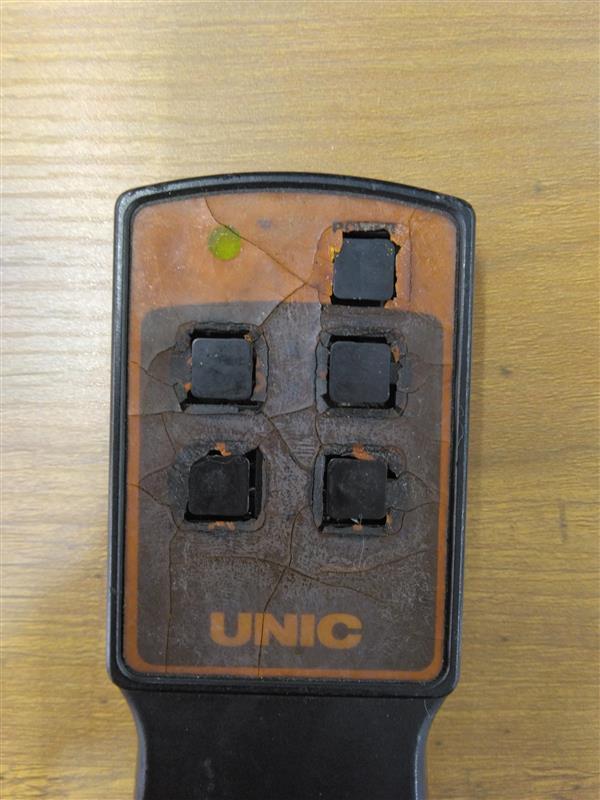 ラジコン　古河ユニック　送信機 　【通電確認済】ウインチ用リモコン（中古）