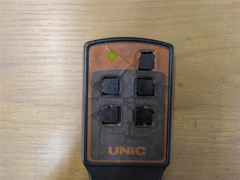 ラジコン　古河ユニック　送信機 　【通電確認済】ウインチ用リモコン（中古）