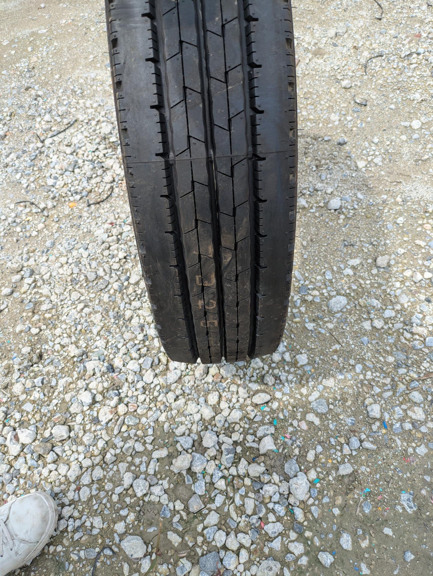 タイヤ　ノマールタイヤ　DUNLOP　195/85R16 114/112L LT（中古）