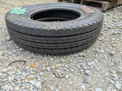 タイヤ　ノマールタイヤ　DUNLOP　195/85R16 114/112L LT（中古）